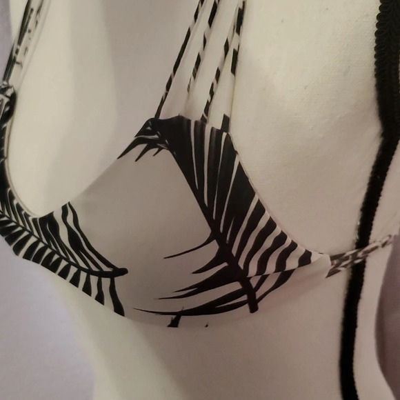 Mikoh Banyans Multi String Bikini Swim Top In Palm Leaf M - Picture 7 of 9